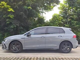 2022 Volkswagen Golf VIII, серый, 1990000 рублей, вид 4