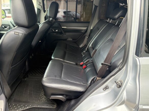 2011 Mitsubishi Pajero IV, серебристый - вид 16