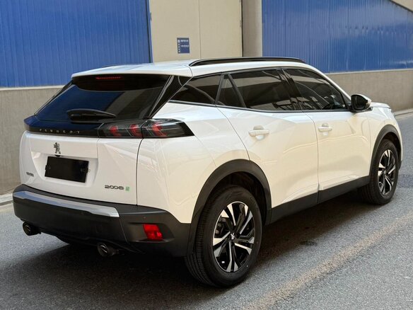 2023 Peugeot 2008 II, белый - вид 5