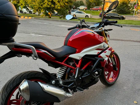 2023 BMW G 310 R, красный, 549000 рублей, вид 2