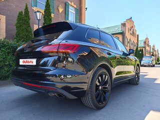 2020 Volkswagen Touareg III, чёрный, 7500000 рублей, вид 4