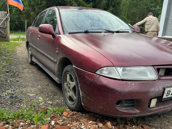 1998 Mitsubishi Carisma I, красный - вид 1