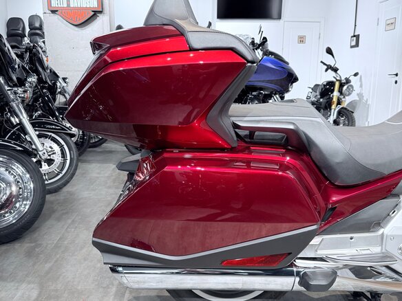 2023 Honda GL 1800 Gold Wing, красный - вид 16