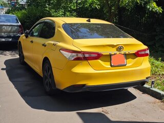 2021 Toyota Camry VIII (XV70) Рестайлинг, жёлтый, 2300000 рублей, вид 3