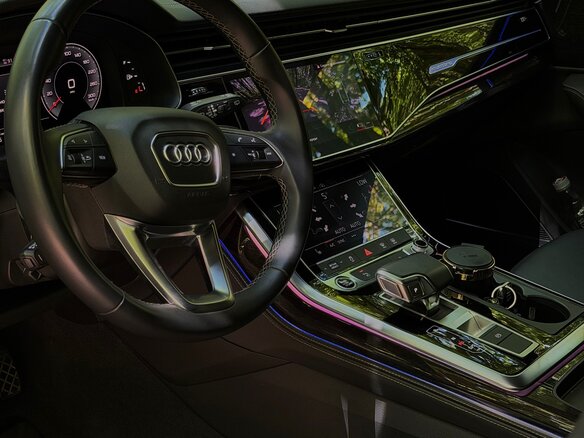 2024 Audi Q7 45 TFSI II (4M) Рестайлинг 2, серый, 4950000 рублей - вид 8