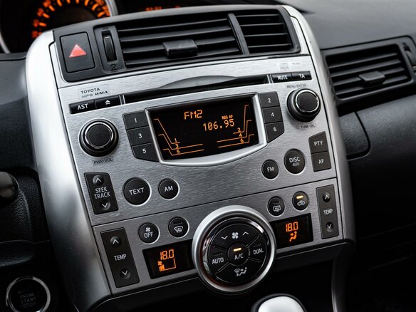 2011 Toyota Verso I, серебристый - вид 13