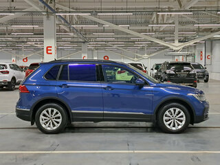 2021 Volkswagen Tiguan II Рестайлинг, синий, 2820000 рублей, вид 4