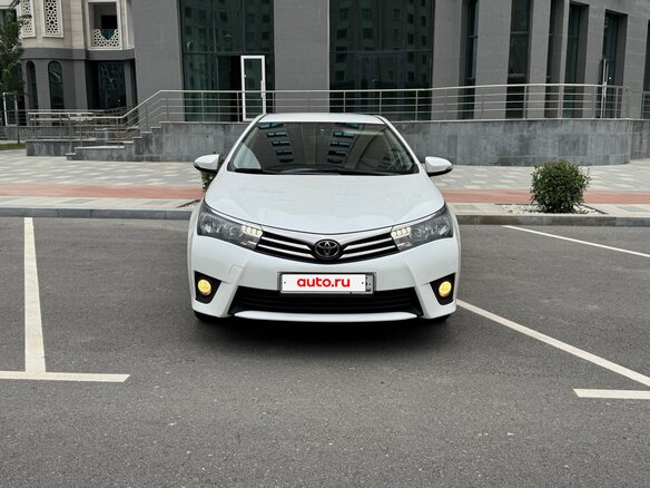 2013 Toyota Corolla XI (E160, E170, E180), белый, 1150000 рублей