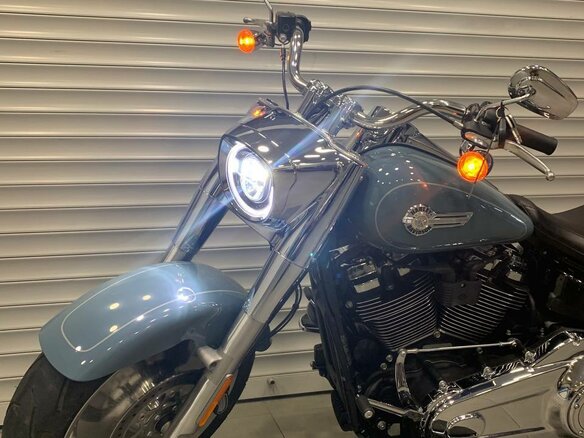 2024 Harley-Davidson Fat Boy, голубой, 2900000 рублей - вид 3