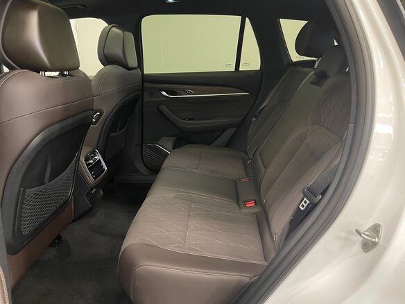 2026 Geely Monjaro (Xingyue L) I Рестайлинг 2 (China Market), белый, 3145000 рублей - вид 10