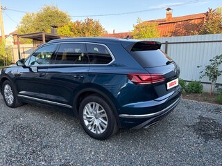 2018 Volkswagen Touareg III, синий, 4150000 рублей, вид 4