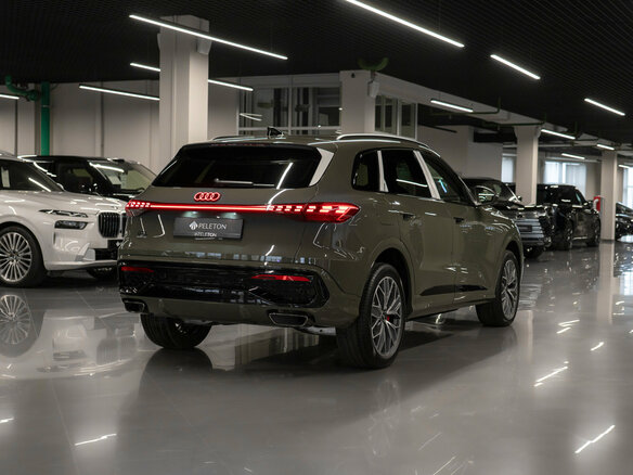 2026 Audi Q5 L III (GU), зелёный, 6665000 рублей - вид 4