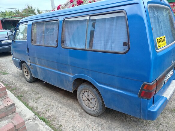 1999 Kia Besta, синий, 320000 рублей