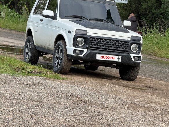 2012 Lada (ВАЗ) 2121 (4x4) I Рестайлинг, белый, 400000 рублей - вид 2