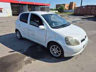 1999 Toyota Vitz I (P10), белый, 210000 рублей, вид 1
