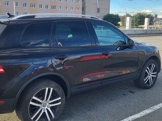 2013 Volkswagen Touareg II, чёрный, 1710000 рублей, вид 3