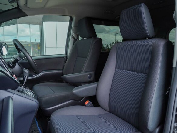 2017 Toyota Noah III (R80) Рестайлинг, чёрный, 2299000 рублей - вид 12
