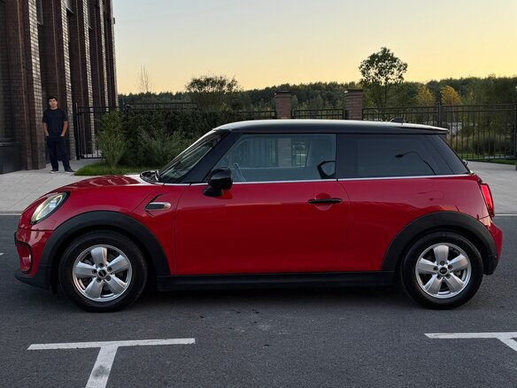 2018 Mini Hatch Cooper III (F55/F56), красный, 1700000 рублей - вид 8