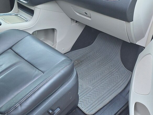 2014 Chrysler Voyager Grand V Рестайлинг, чёрный - вид 10