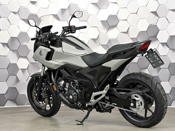 2025 Honda NC 750X, серый, 1299000 рублей - вид 7