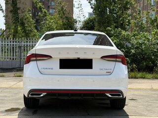 2023 Skoda Octavia IV (A8), белый, 2000000 рублей, вид 3