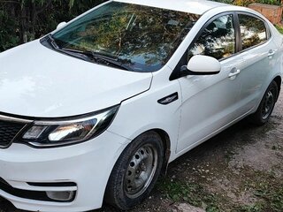 2016 Kia Rio III Рестайлинг, белый, 650000 рублей, вид 4