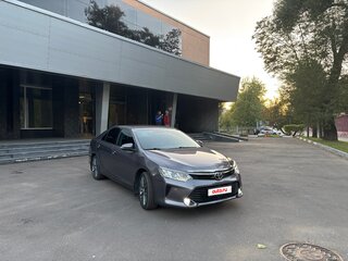 2016 Toyota Camry VII (XV50) Рестайлинг, серый, 1745000 рублей, вид 4