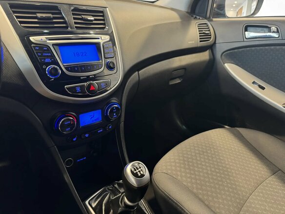2011 Hyundai Solaris I, чёрный - вид 17