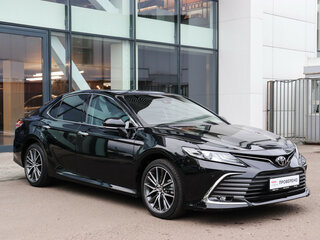 2022 Toyota Camry VIII (XV70) Рестайлинг, чёрный, 3385000 рублей, вид 3