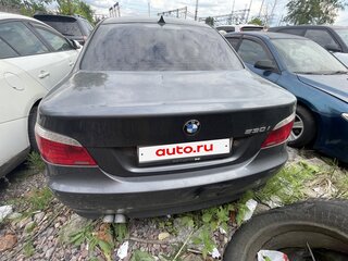 2009 BMW 5 серии 530i V (E60/E61) Рестайлинг, серый, 771000 рублей, вид 3