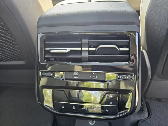 2023 Audi Q6 50 TFSI, чёрный, 7300000 рублей - вид 19