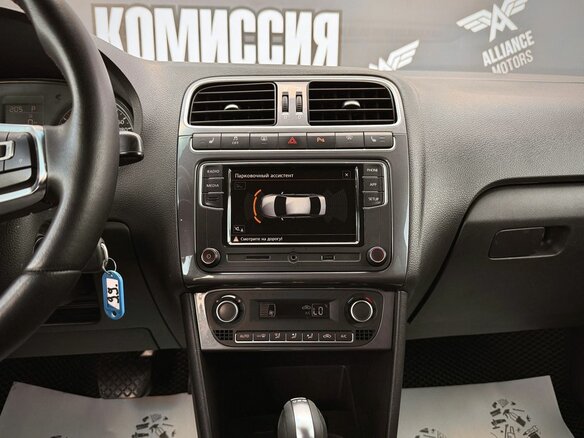 2019 Volkswagen Polo V Рестайлинг, бежевый, 949000 рублей - вид 13
