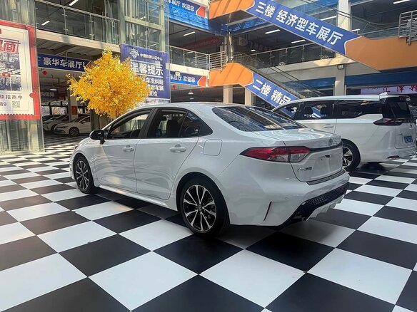 2022 Toyota Corolla Sporty XII (E210) Рестайлинг, белый, 1600000 рублей - вид 6