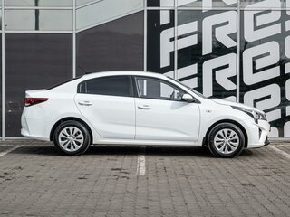 2020 Kia Rio IV Рестайлинг, белый, 1460000 рублей, вид 5