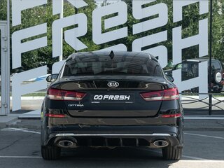 2019 Kia Optima IV Рестайлинг, чёрный, 2440000 рублей, вид 4