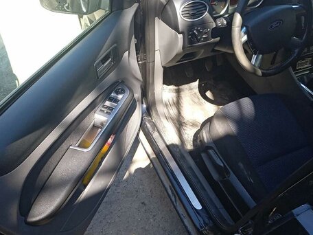 2008 Ford Focus II Рестайлинг, чёрный, 350000 рублей, вид 5