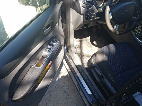 2008 Ford Focus II Рестайлинг, чёрный, 350000 рублей - вид 4