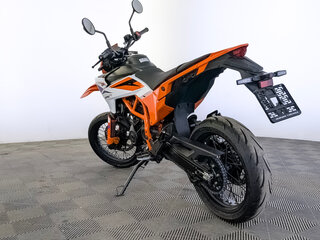 2026 KTM 390 SMC R, оранжевый, 749000 рублей, вид 4