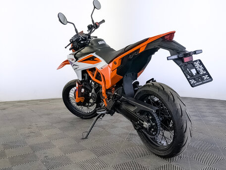 2026 KTM 390 SMC R, оранжевый, 749000 рублей, вид 4