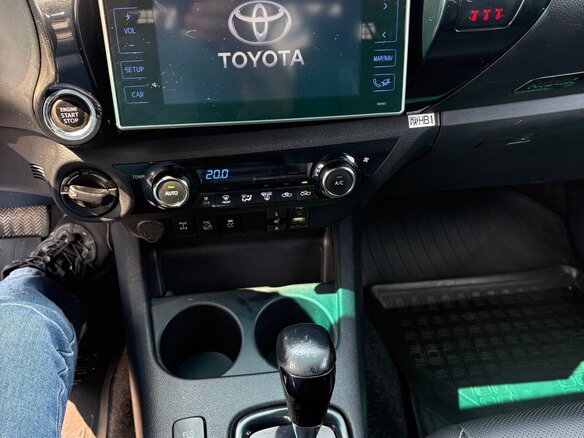 2019 Toyota Hilux VIII, серебристый, 3150000 рублей - вид 12