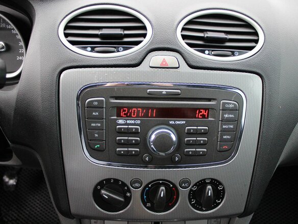 2011 Ford Focus II Рестайлинг, серый - вид 12