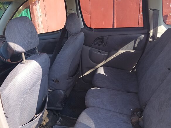 2001 Toyota FunCargo, серый, 300000 рублей - вид 6