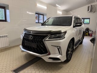2020 Lexus LX 570 III Рестайлинг 2, белый, 14000000 рублей, вид 2