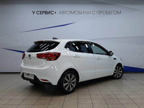 2017 Kia Rio III Рестайлинг, белый, 970000 рублей - вид 2