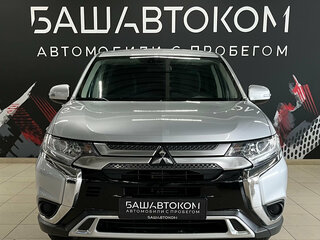 2019 Mitsubishi Outlander III Рестайлинг 3, серебристый, 2200000 рублей, вид 2