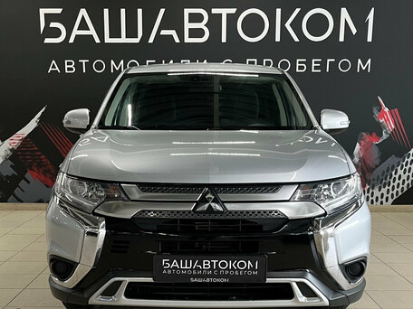 2019 Mitsubishi Outlander III Рестайлинг 3, серебристый, 2089000 рублей, вид 2