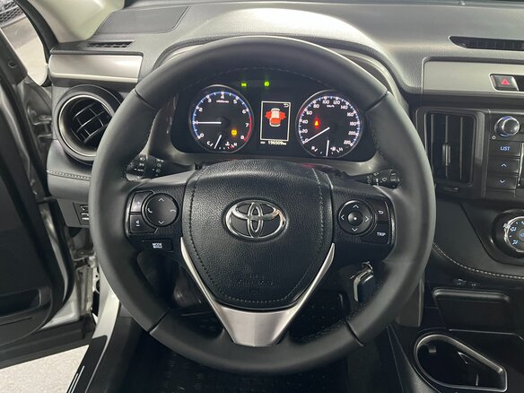 2018 Toyota RAV4 IV (XA40) Рестайлинг, серебристый, 2099000 рублей - вид 12