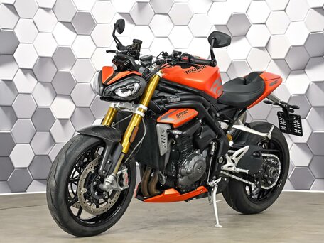 2022 Triumph Speed Triple, оранжевый, 1377000 рублей, вид 2