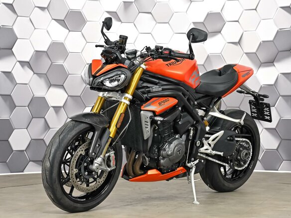 2022 Triumph Speed Triple, оранжевый, 1377000 рублей - вид 1