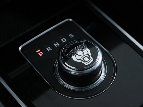 2016 Jaguar F-Pace I, чёрный, 2360000 рублей - вид 21